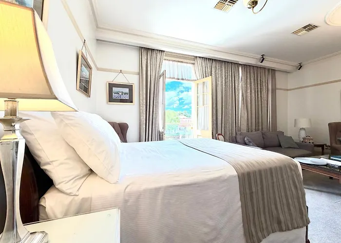 Cobb & Co Court Boutique Hotel Mudgee